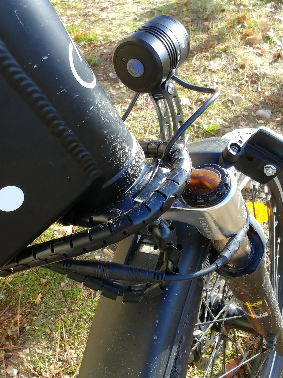 Front headlight connection and attachment